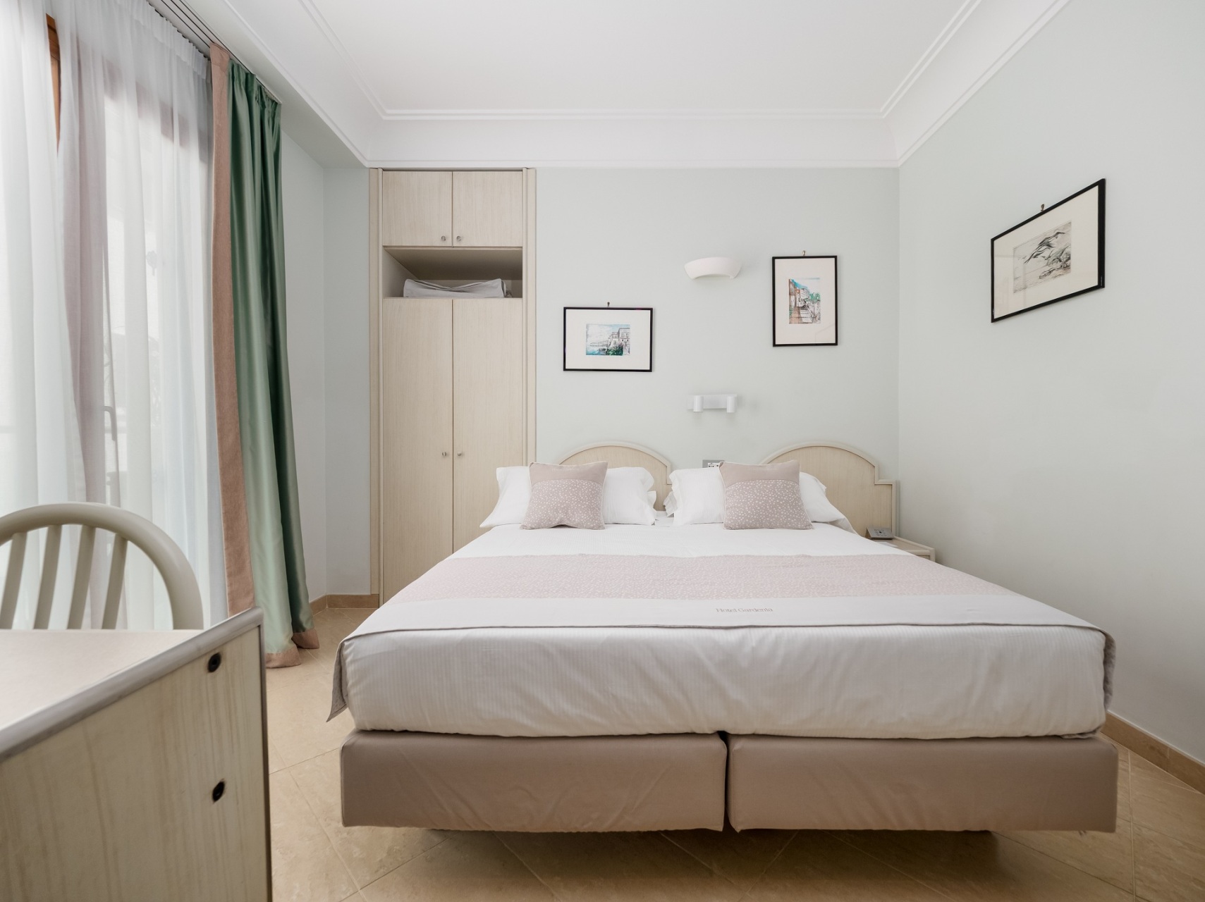 First impressions matter and at Hotel Gardenia, yours begins with the warmth of Sorrento, a welcoming atmosphere, and th…